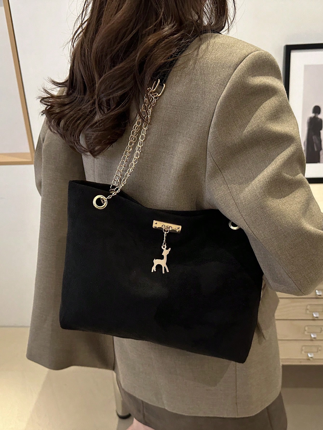 This Fashionable Color Block Geometric Pattern Chain Shoulder Bag 