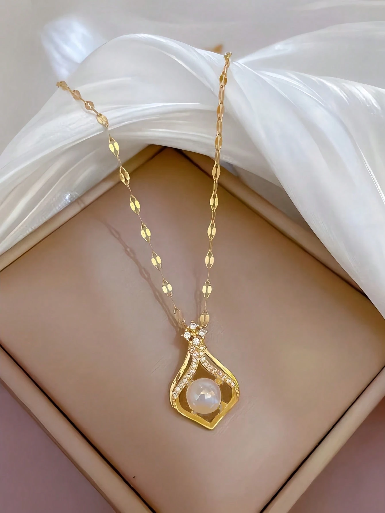 Princess Pearl Pendant Necklace 