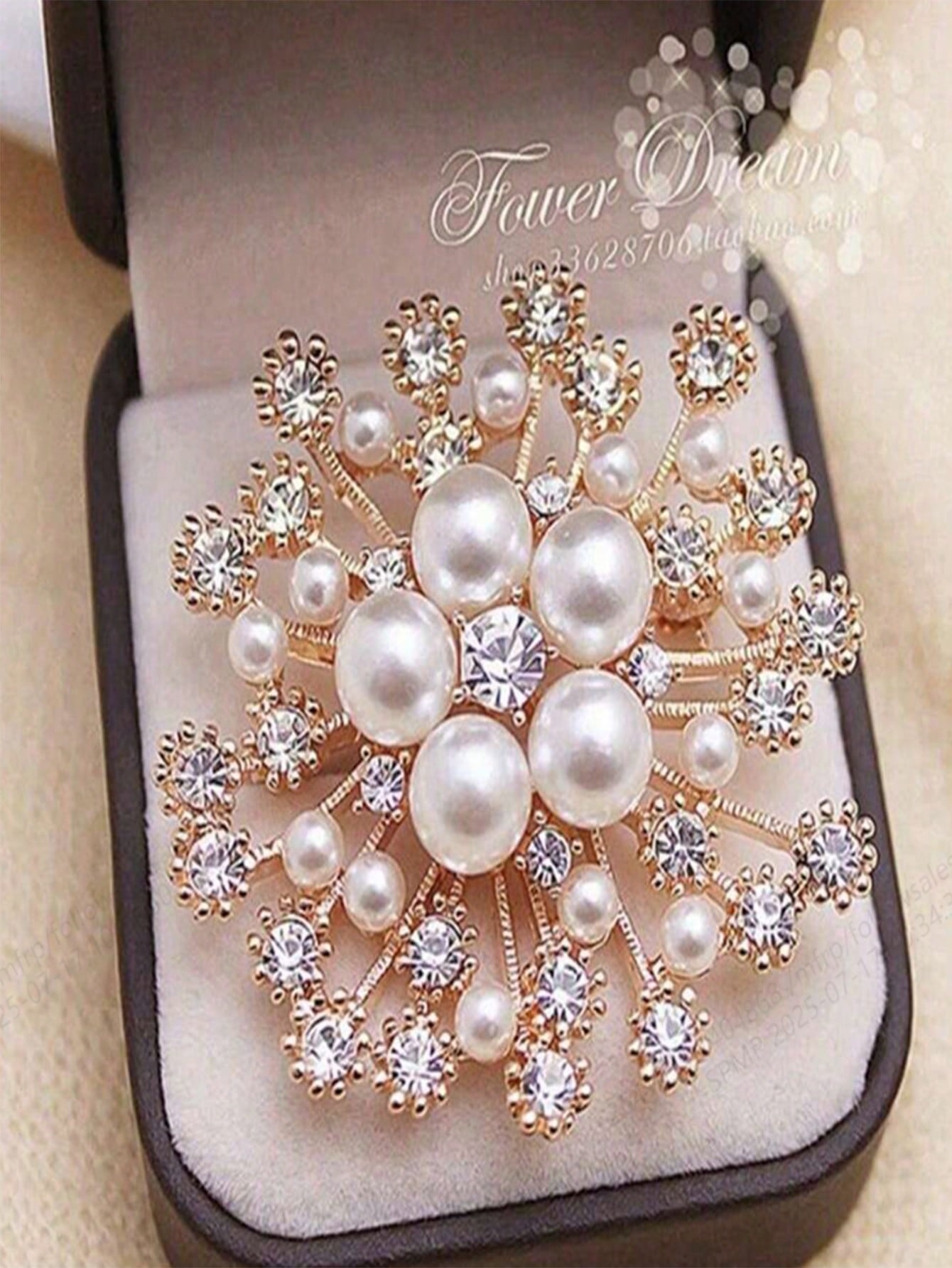 Expension jewelry in the shape of a snow flower made of artificial beads