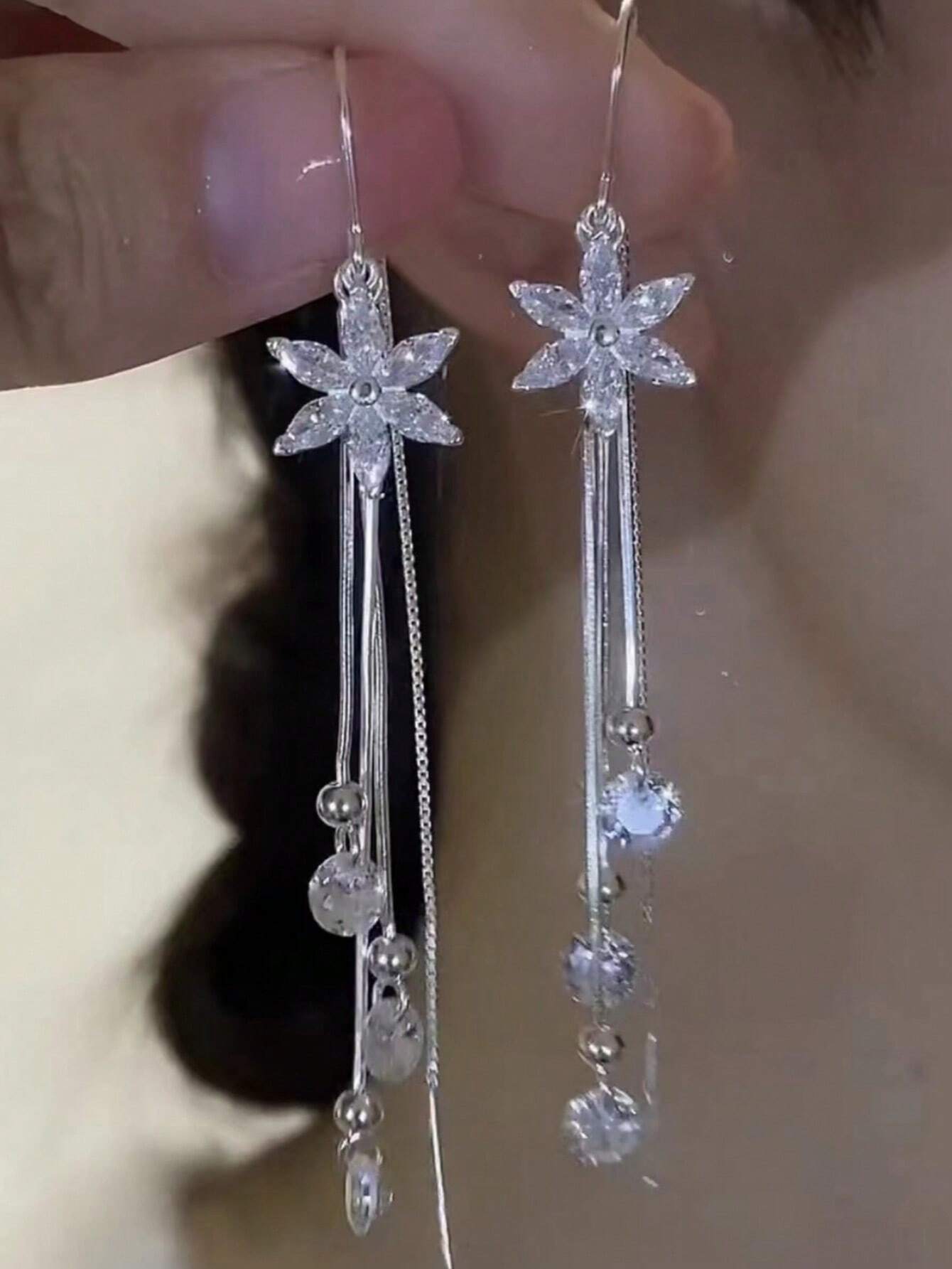  Long dangling earrings for women, decorated with flowers and tassels