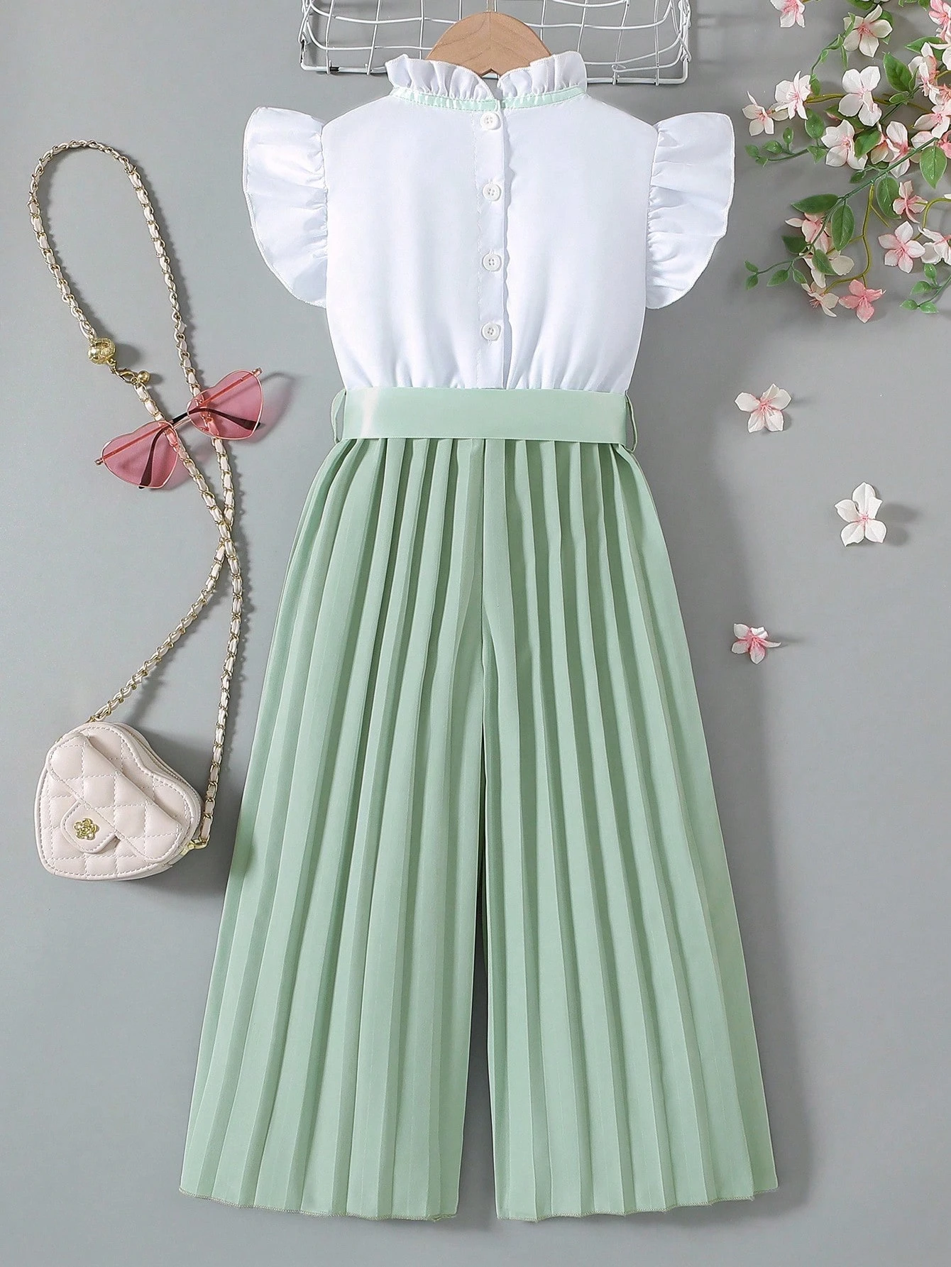 stylish and trendy summer outfit for little girls