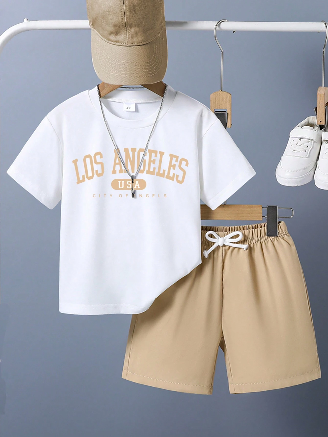 short-sleeved T-shirt and shorts set