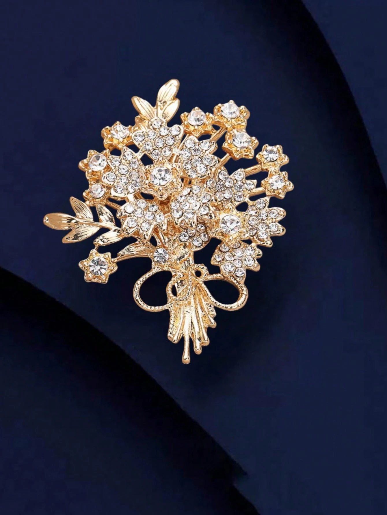 One piece elegant lucky flower pin